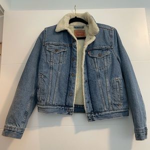 Levi’s Sherpa lined denim jacket S